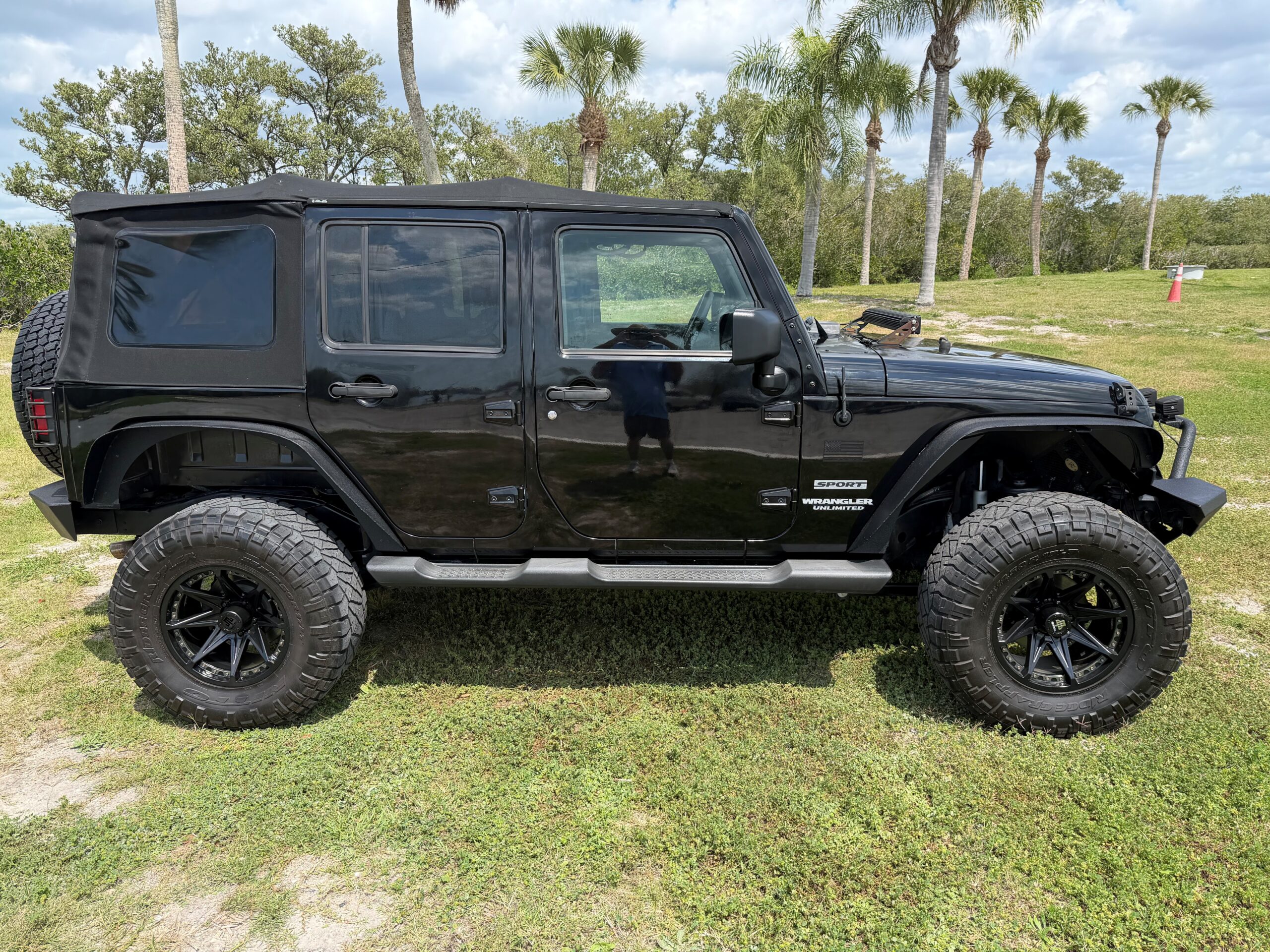 2011 Jeep Wrangler Unlimited 4wd thumbnail 4
