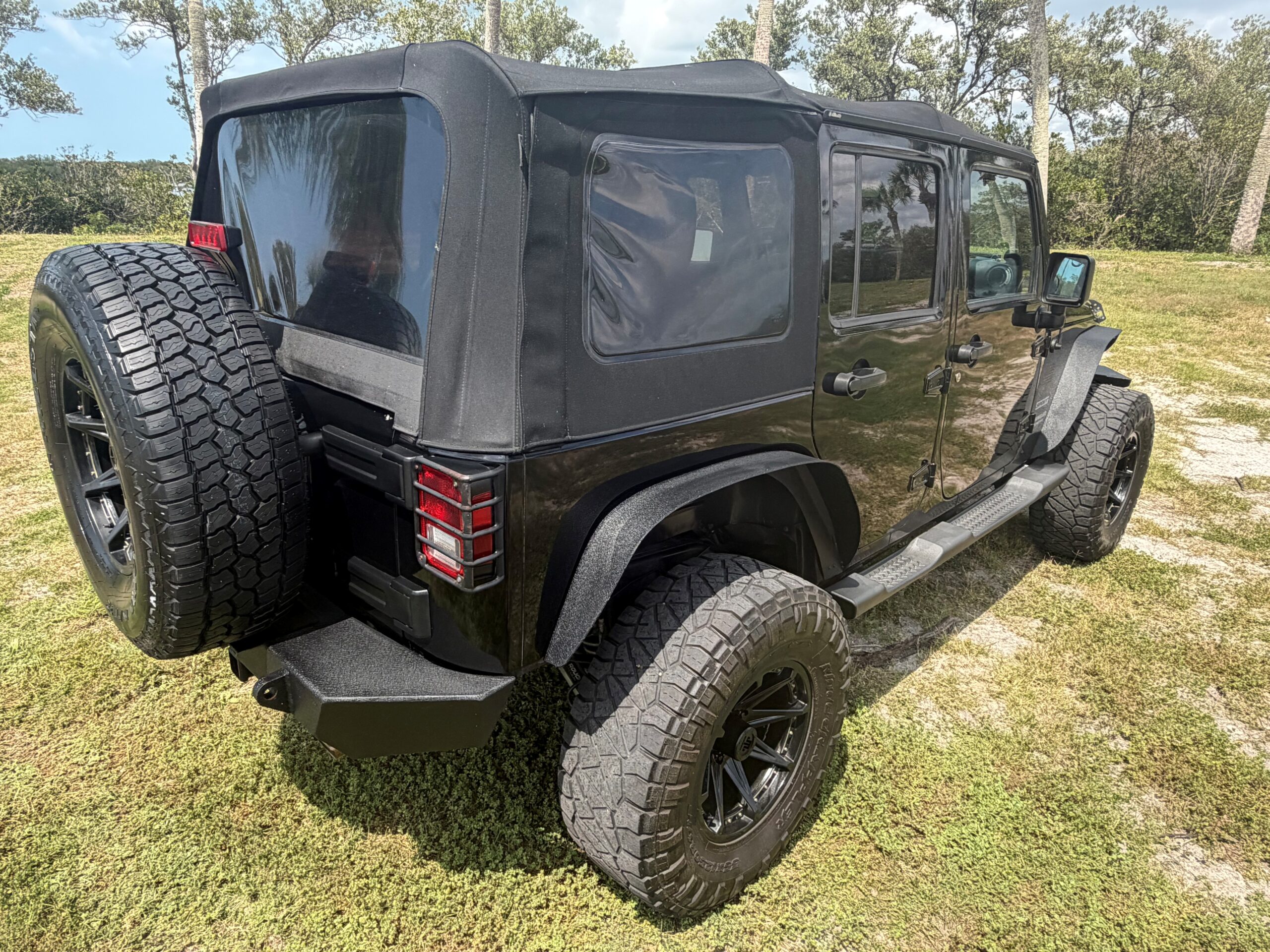 2011 Jeep Wrangler Unlimited 4wd thumbnail 17