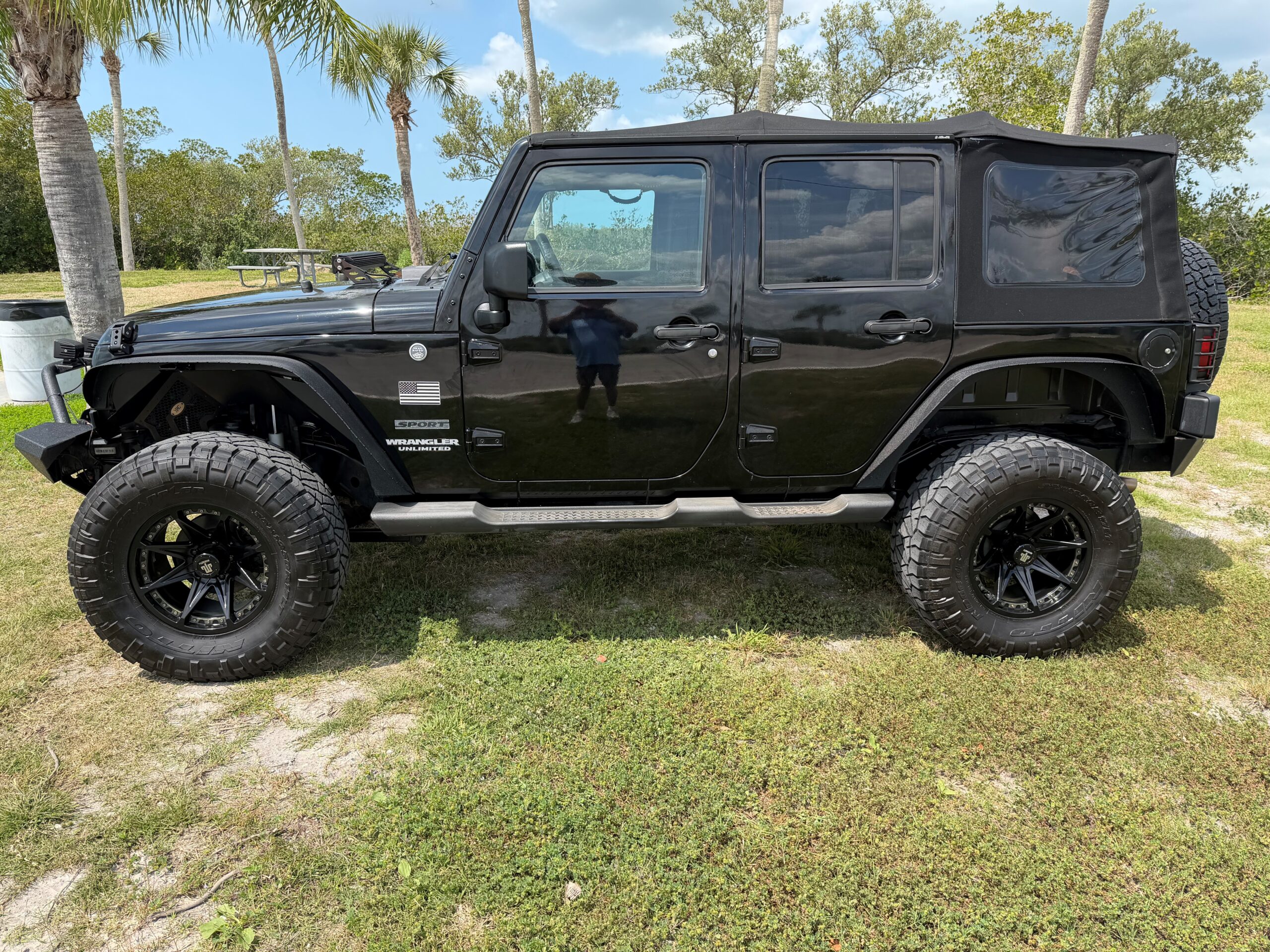 2011 Jeep Wrangler Unlimited 4wd thumbnail 3