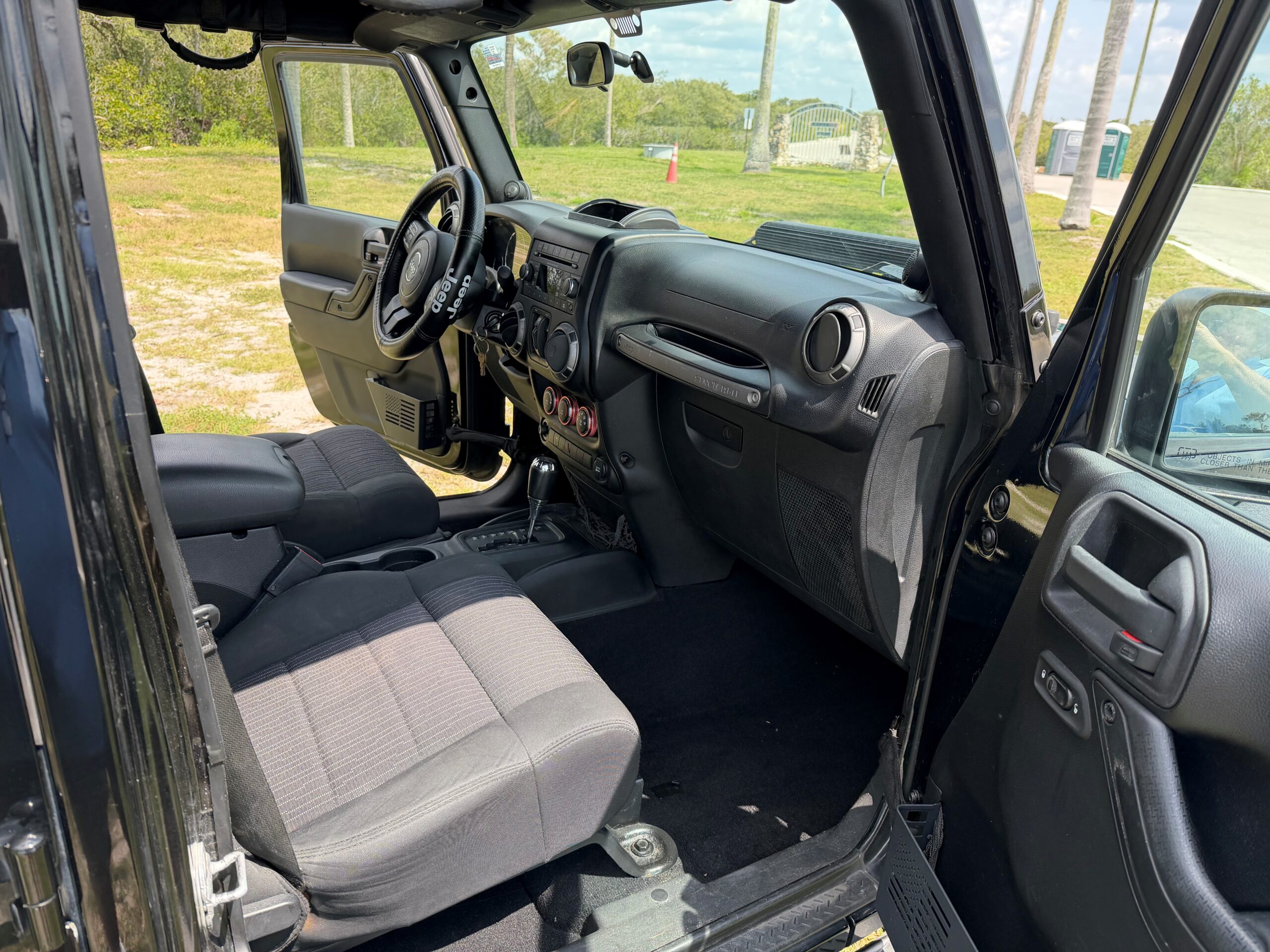 2011 Jeep Wrangler Unlimited 4wd thumbnail 11