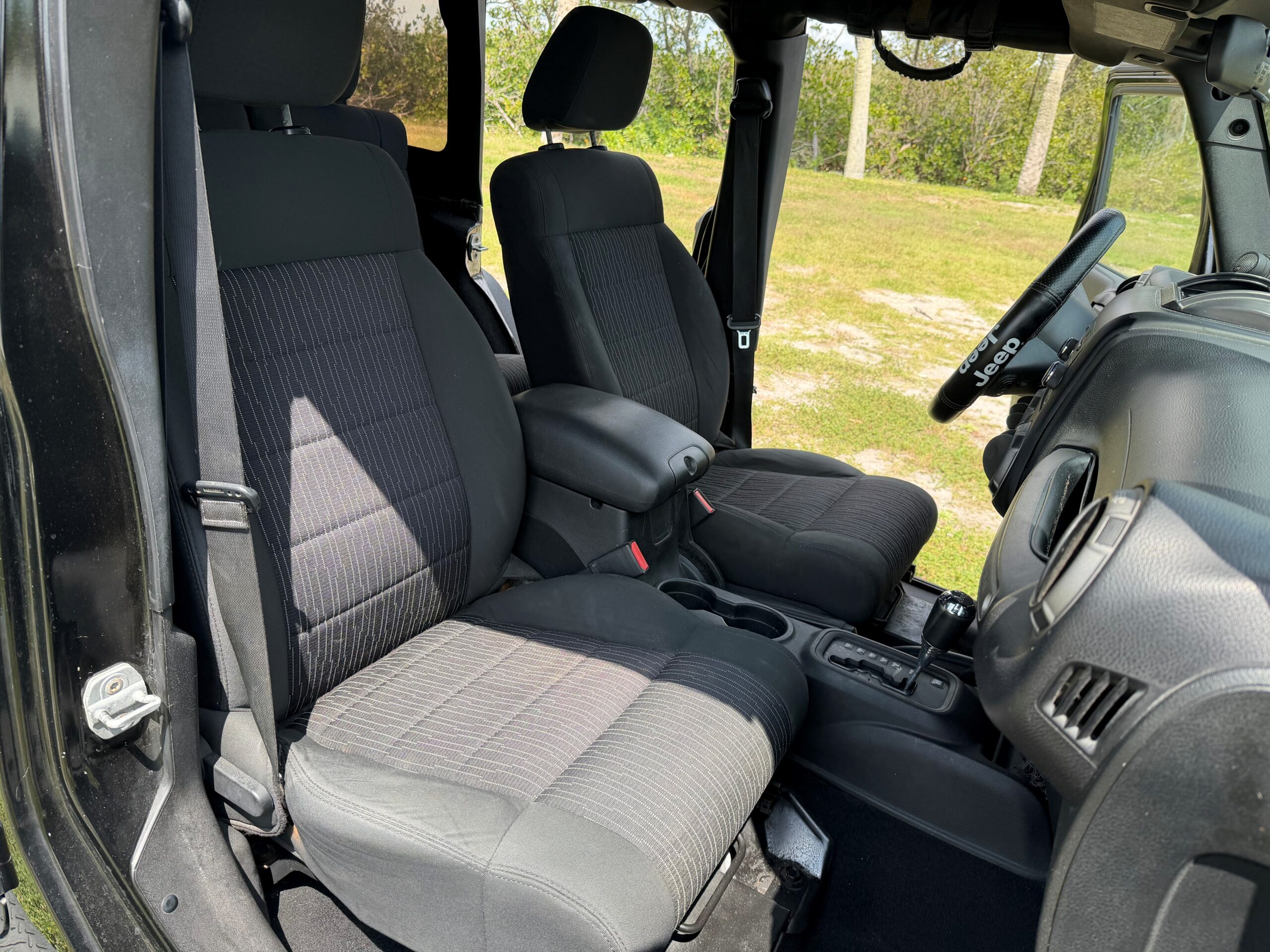 2011 Jeep Wrangler Unlimited 4wd thumbnail 12