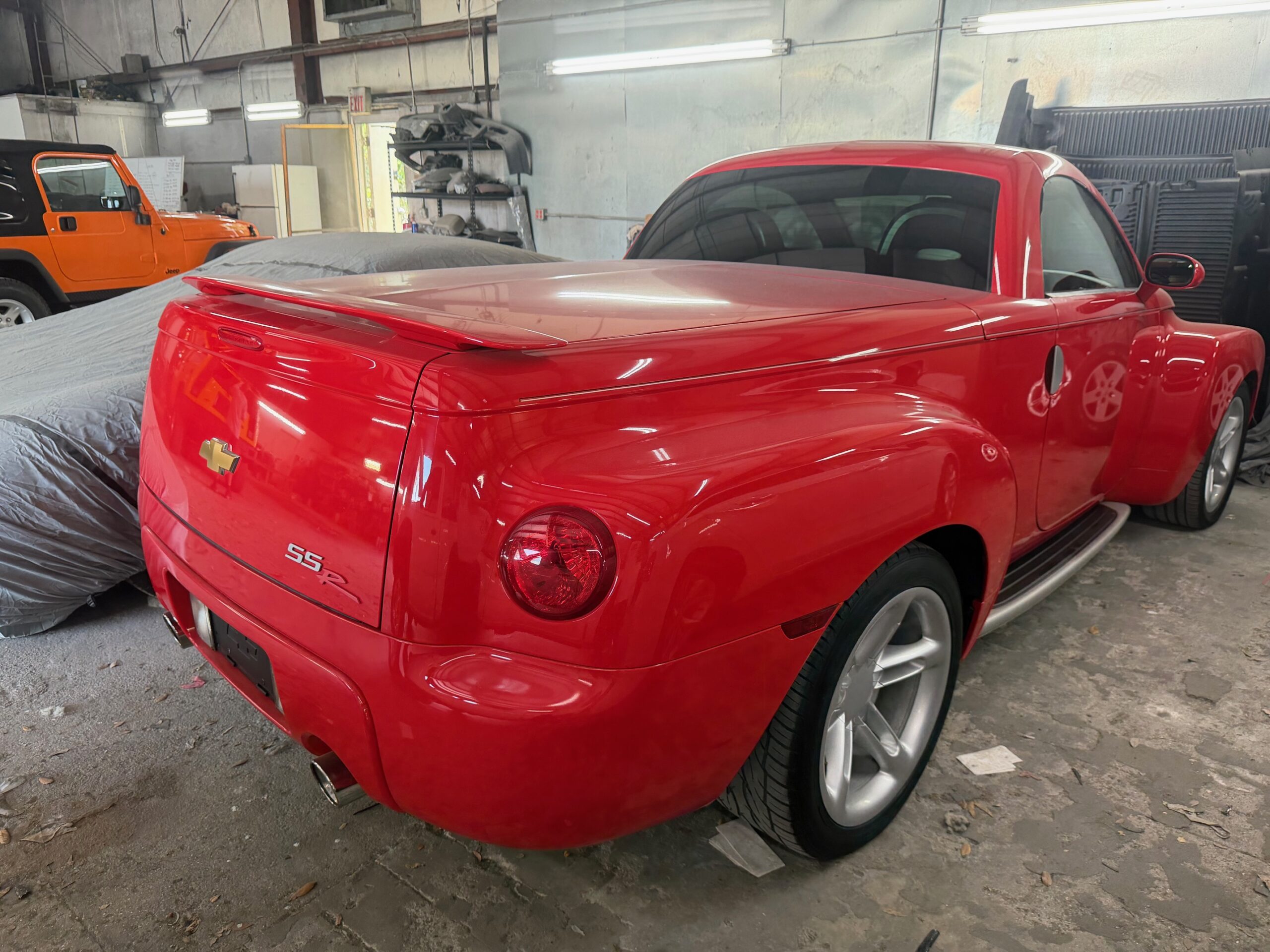 2004 Chevrolet SSR Sport Truck thumbnail 3