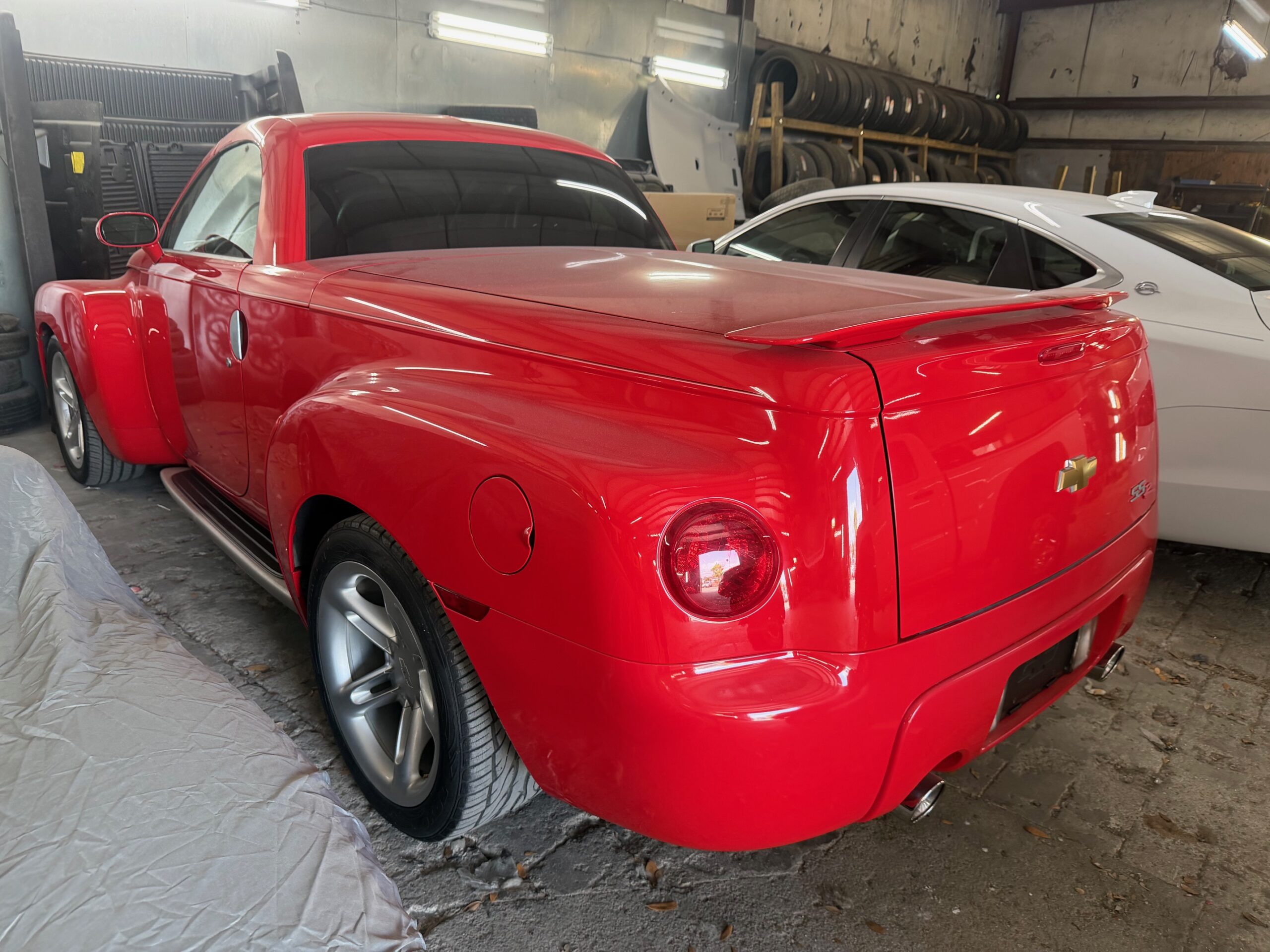 2004 Chevrolet SSR Sport Truck thumbnail 2