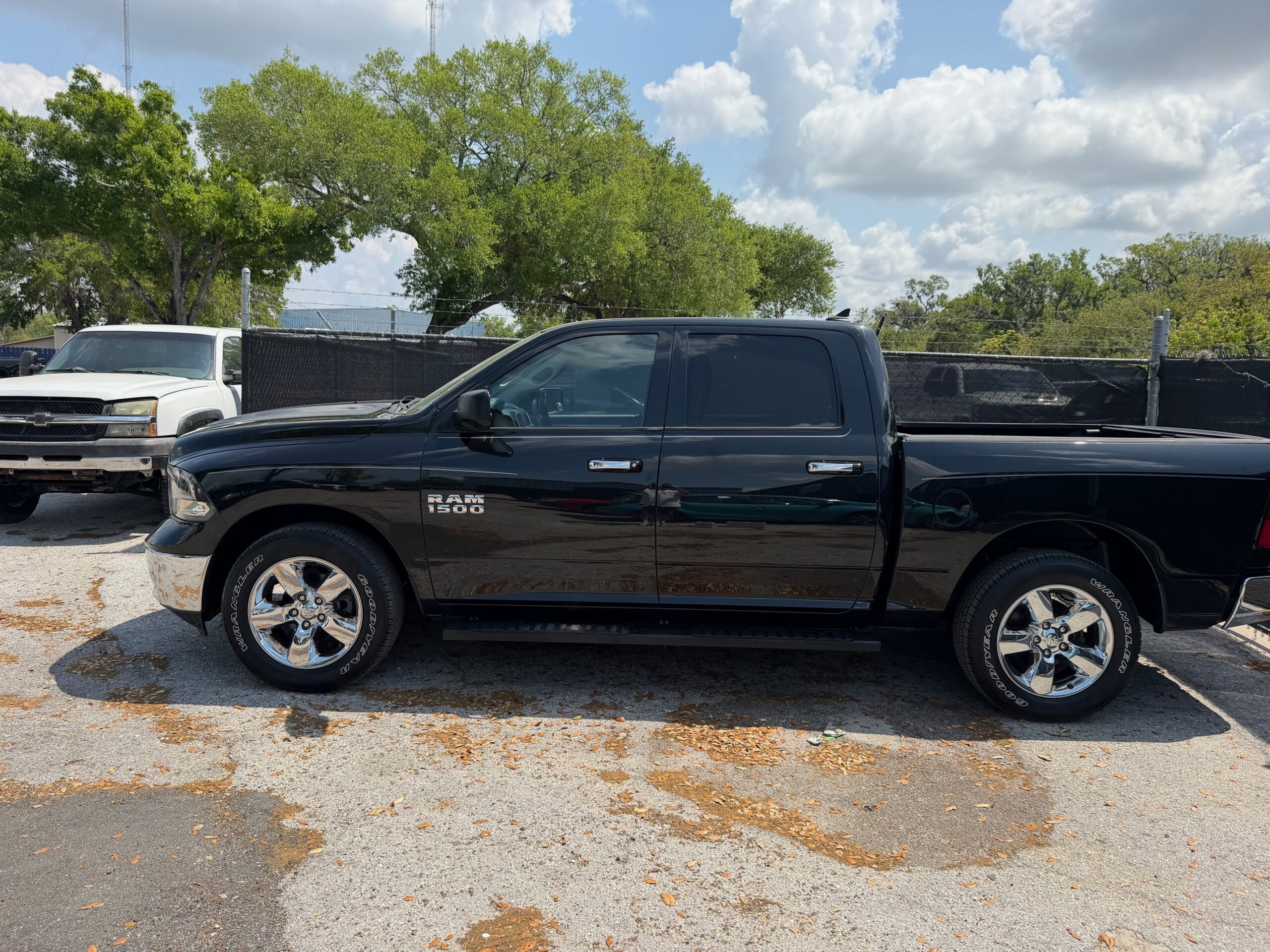 2015 Dodge Ram 1500 Big Horn Crew Cab thumbnail 3